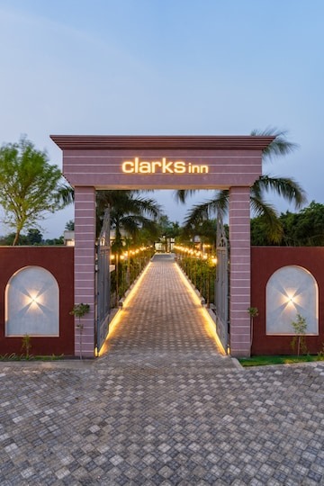 CLARKS INN BICHPURI, AGRA